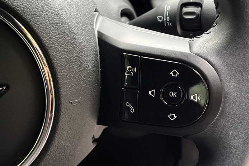 Mini Convertible Cooper Exclusive Steptronic Euro 6 2-Door Black #17