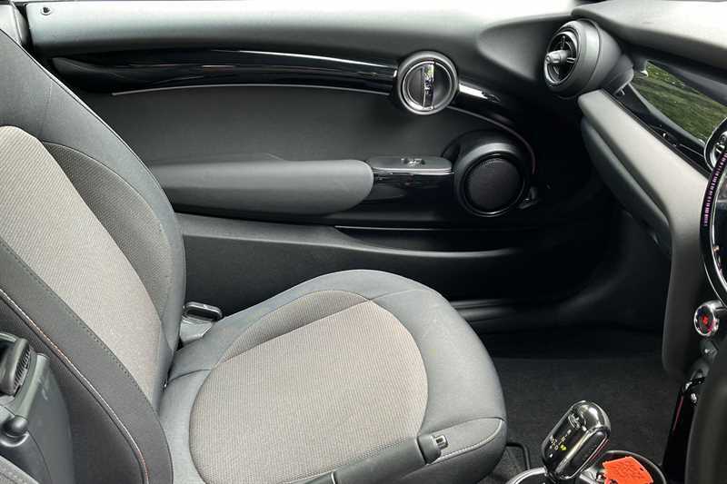 Mini Convertible Cooper Exclusive Steptronic Euro 6 2-Door Black #35