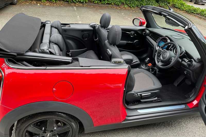 Mini Convertible Cooper Exclusive Steptronic Euro 6 2-Door Black #43