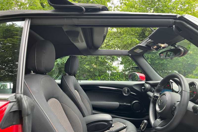 Mini Convertible Cooper Exclusive Steptronic Euro 6 2-Door Black #22