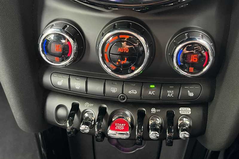 Mini Convertible Cooper Exclusive Steptronic Euro 6 2-Door Black #13
