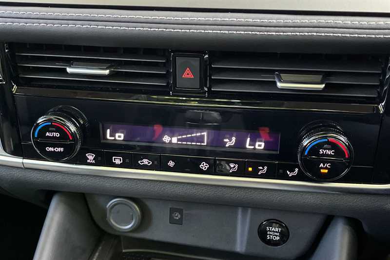 Nissan Qashqai 1.3 Dig-t Mh N-connecta MD26YRF Black #2
