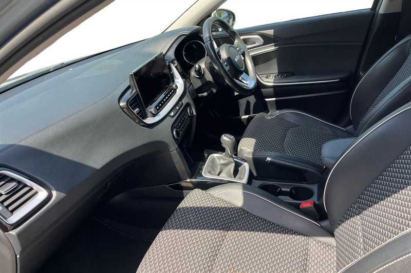 Kia Ceed 1.5T Gdi Isg 3 RJ71YMT Silver