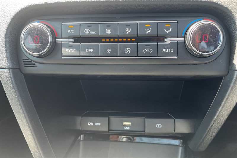 Kia Ceed 1.5T Gdi Isg 3 RJ71YMT Silver #6