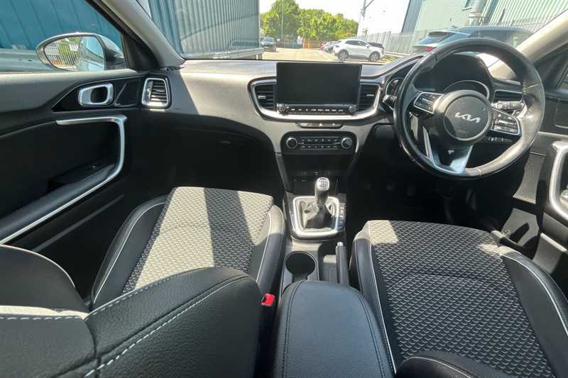 Kia Ceed 1.5T Gdi Isg 3 RJ71YMT Silver #3