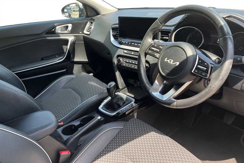 Kia Ceed 1.5T Gdi Isg 3 RJ71YMT Silver #2