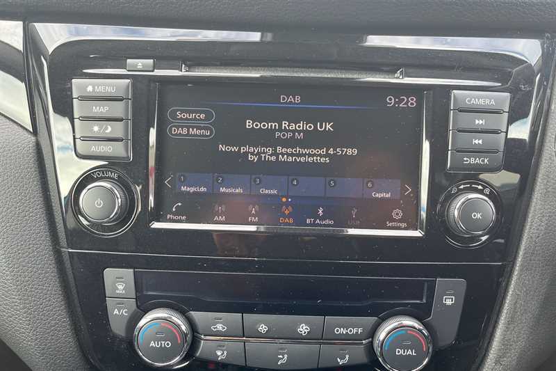 Nissan Qashqai 1.3 Dig-t 160 157 N-connecta Dct Glass Roof Blue