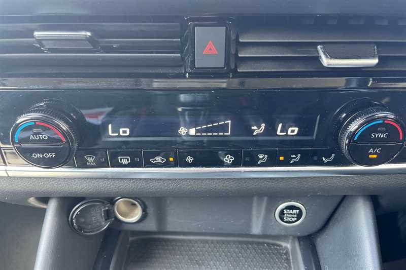 Nissan Qashqai 1.3 Dig-t Mh N-connecta Black