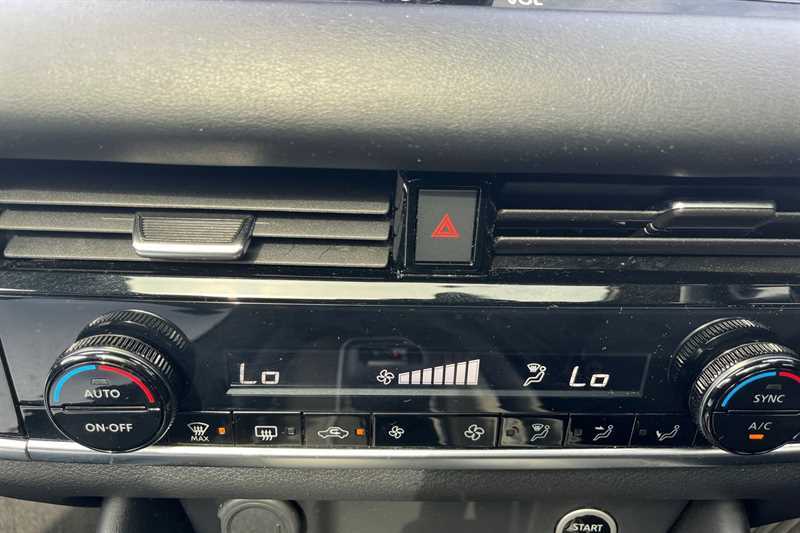 Nissan Qashqai 1.3 Dig-t Mh 158 N-connecta Xtronic DV24UWT Silver #2