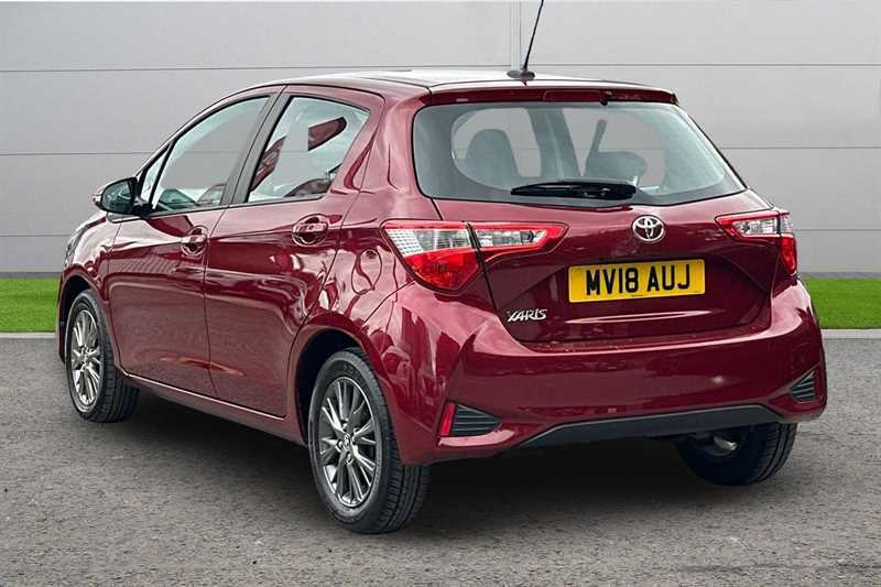 Toyota Yaris 1.5 Vvt-i Icon Red #2
