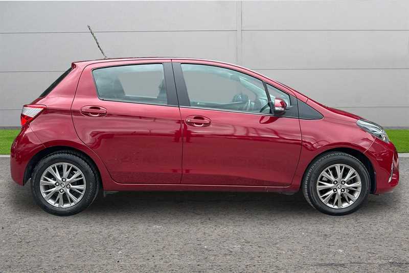 Toyota Yaris 1.5 Vvt-i Icon Red #3