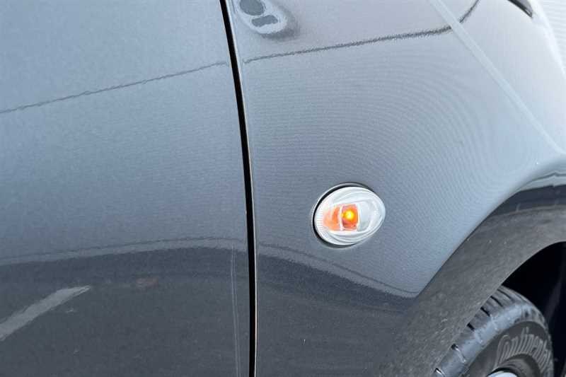 Toyota Aygo 1L X-play White #41