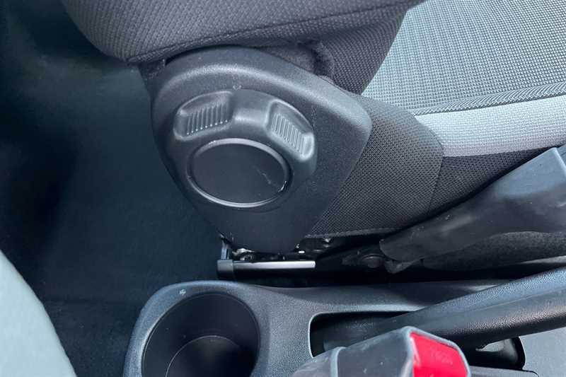 Toyota Aygo 1L X-play White #43