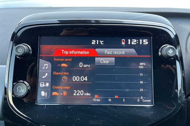 Toyota Aygo 1L X-play White #15