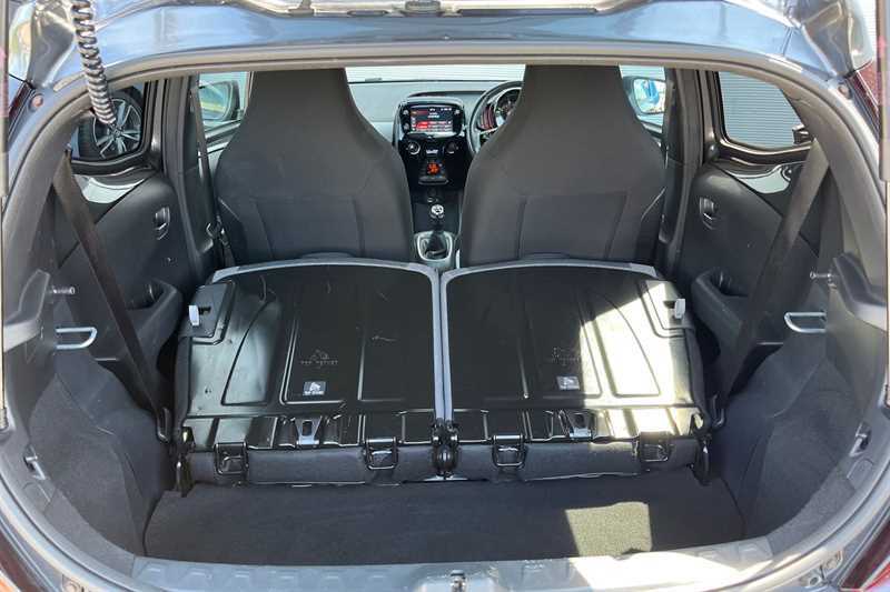 Toyota Aygo 1L X-play White #39