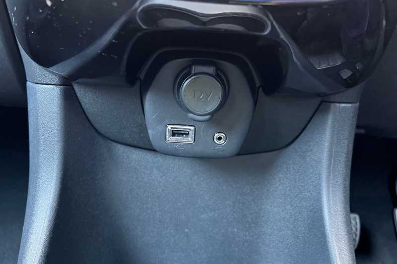 Toyota Aygo 1L X-play White #23