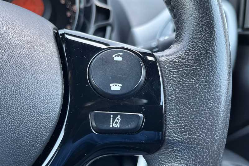Toyota Aygo 1L X-play White #21