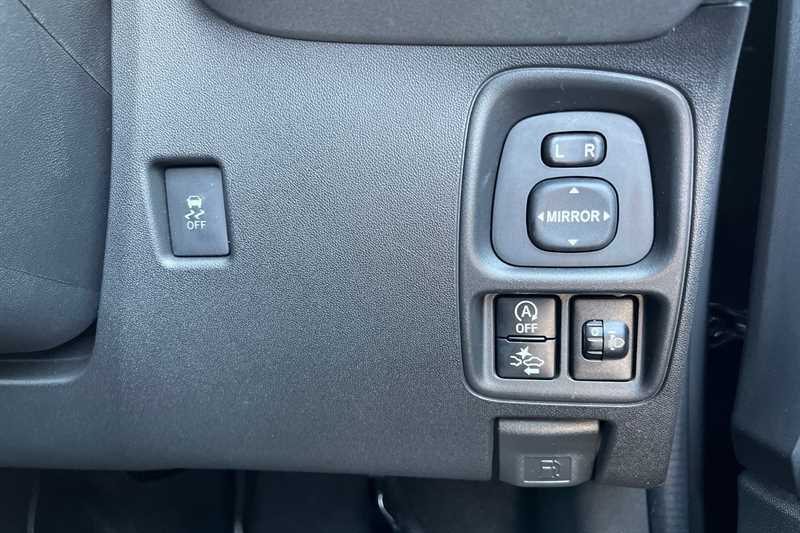 Toyota Aygo 1L X-play White #22