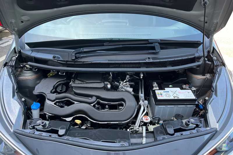 Toyota Aygo 1L X-play White #25