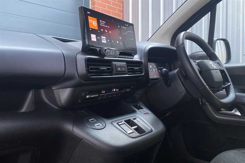 Vauxhall Combo-e Life Prime White #17