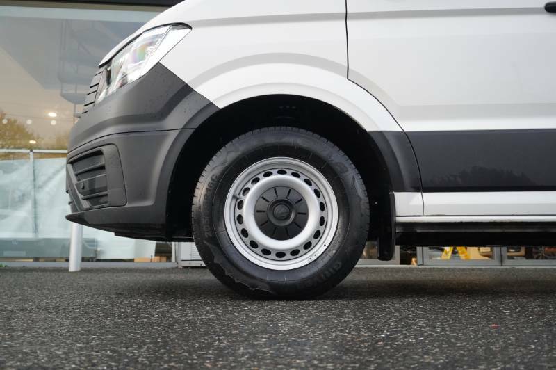 Volkswagen Crafter Cr35 Tdi 140Ps Commerce Bus Etg Luton Tail Lift Co White #4