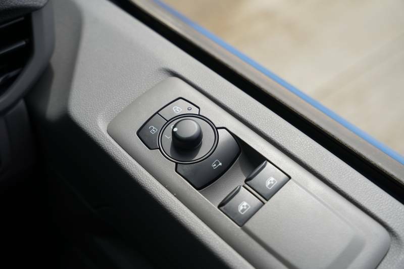 Volkswagen Transporter Mpv Blue #20