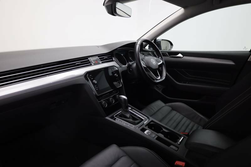 Volkswagen Passat Tsi Evo Dsg Sel Black #2