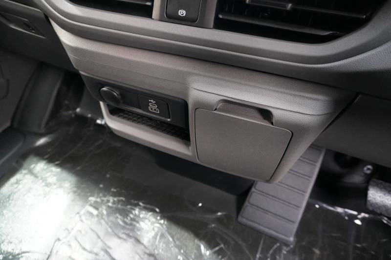 Volkswagen E-Transporter T32 65Kwh Commerce Plus Panel Van Aut Grey #50
