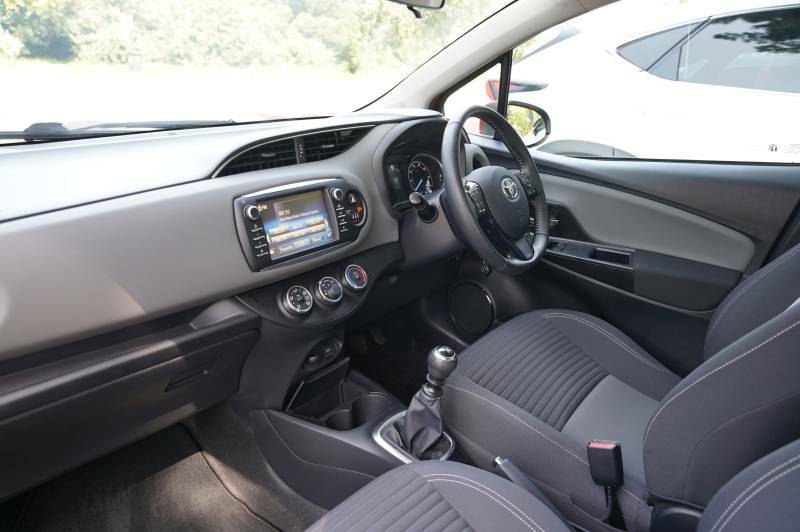 Toyota Yaris Hatchback Blue #2
