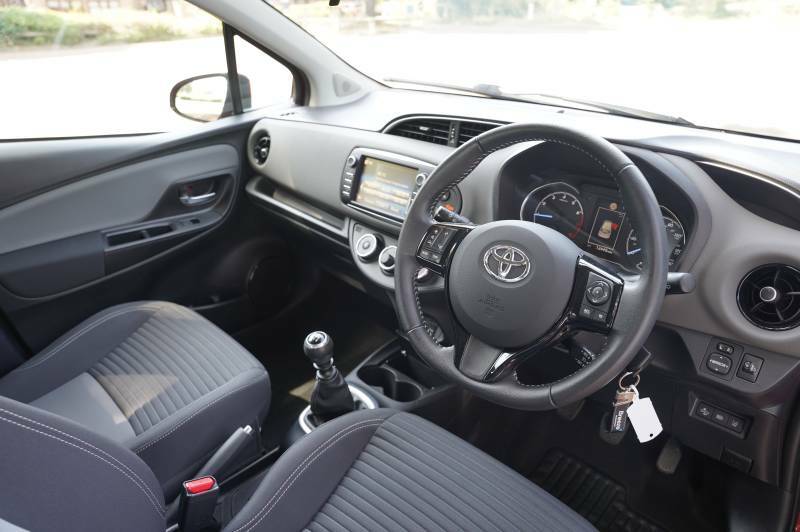 Toyota Yaris Hatchback Blue #6
