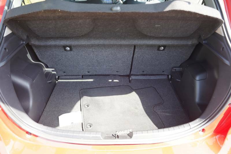 Toyota Yaris Hatchback Blue #12