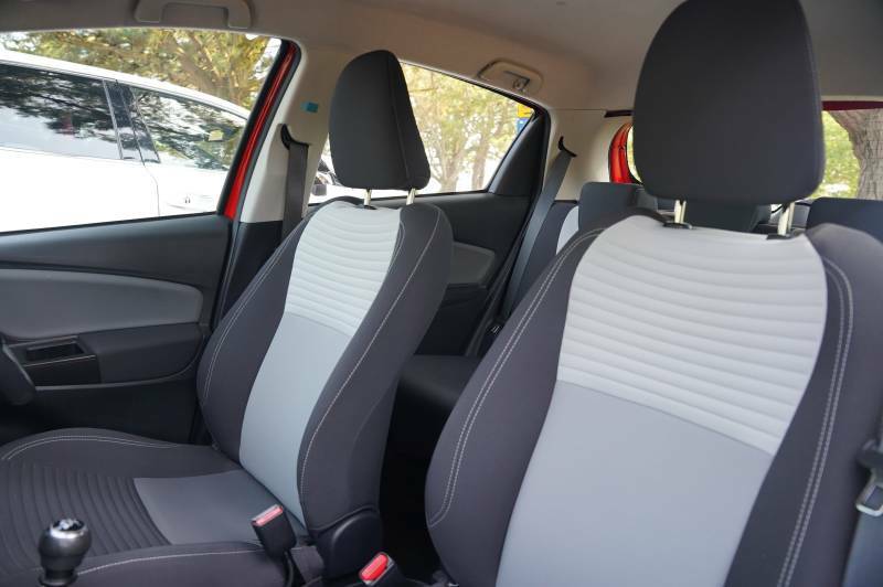 Toyota Yaris Hatchback Blue #10