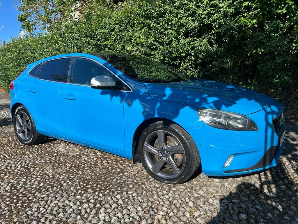Volvo V40 D4 R Design Lux Nav Blue #2