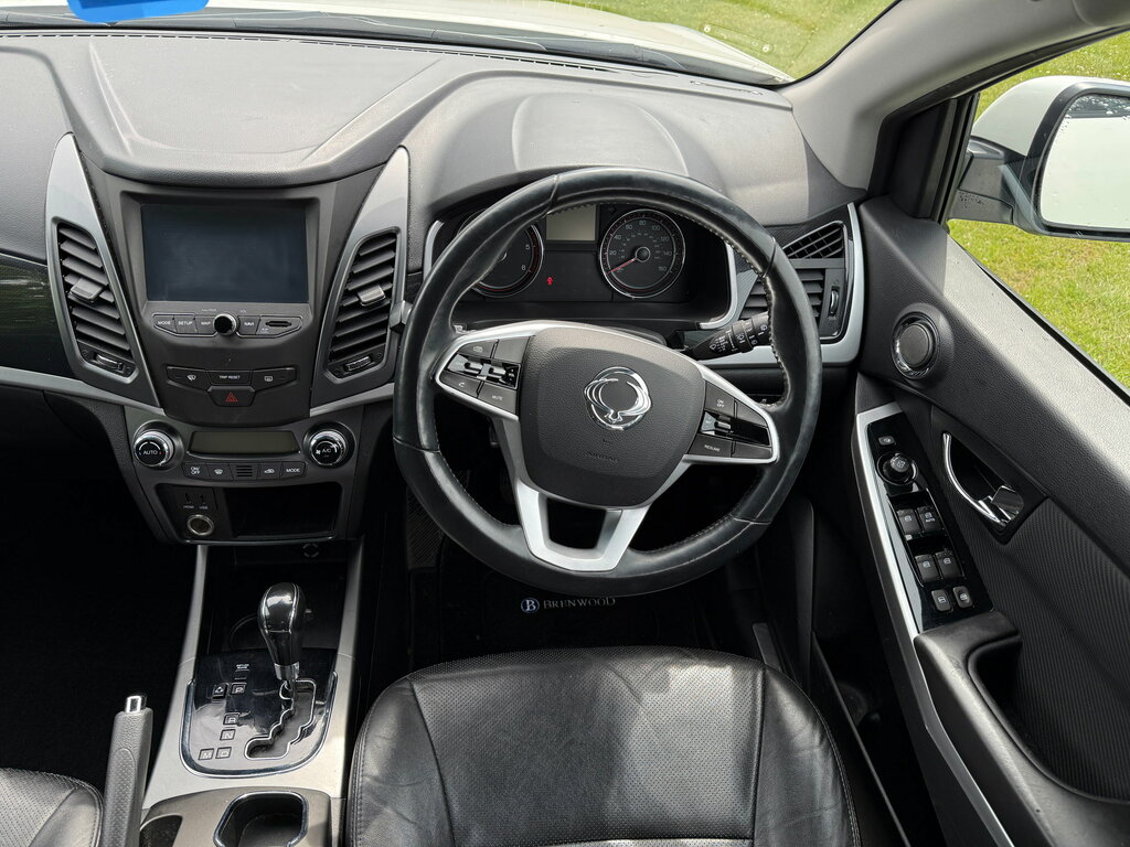 SsangYong Korando Suv Red #11