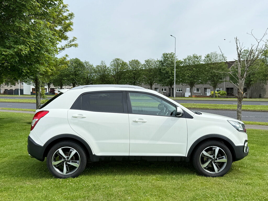 SsangYong Korando 2.2D Ultimate Suv 4Wd Euro 6 178 White #6