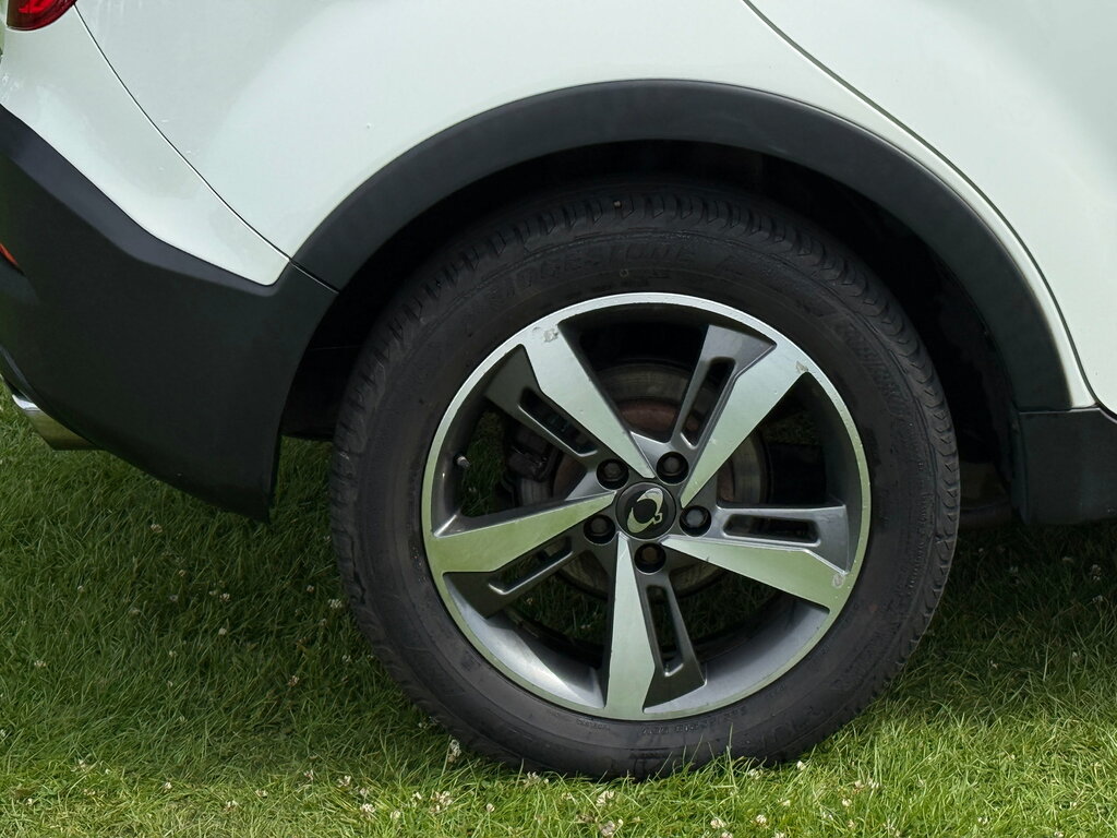 SsangYong Korando Suv Red #8