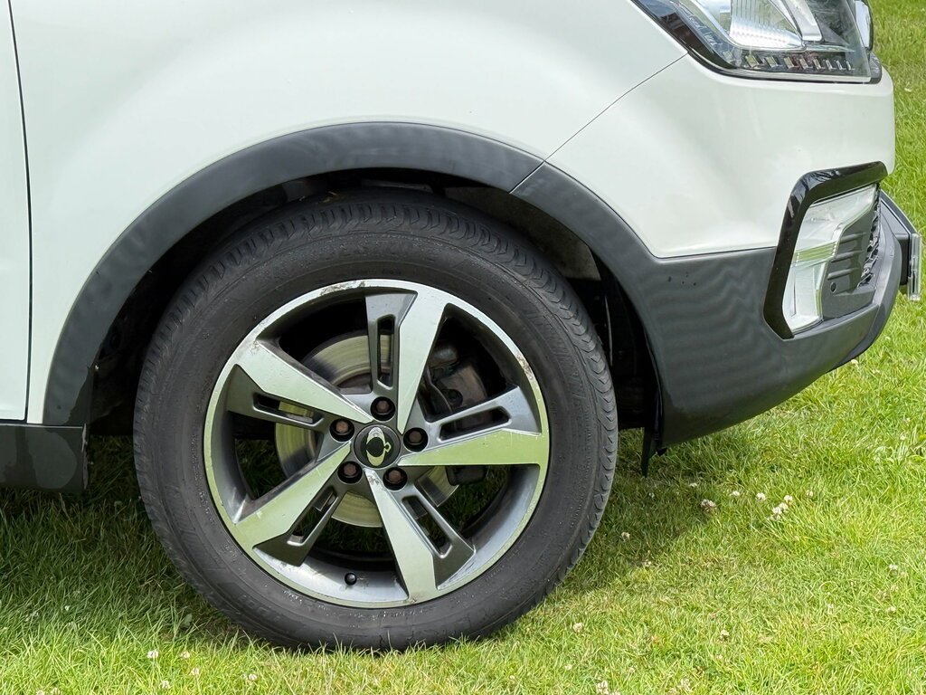 SsangYong Korando Suv Red #7