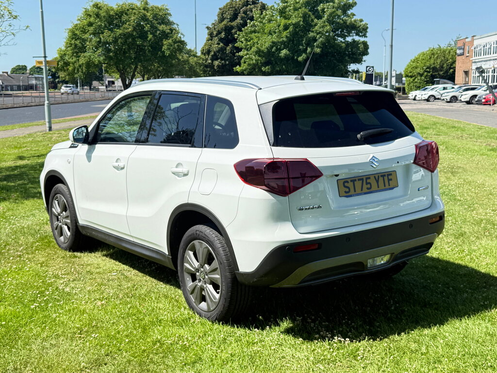 Suzuki Vitara 1.4 Boosterjet Mhev Motion Suv Hybrid M White #4