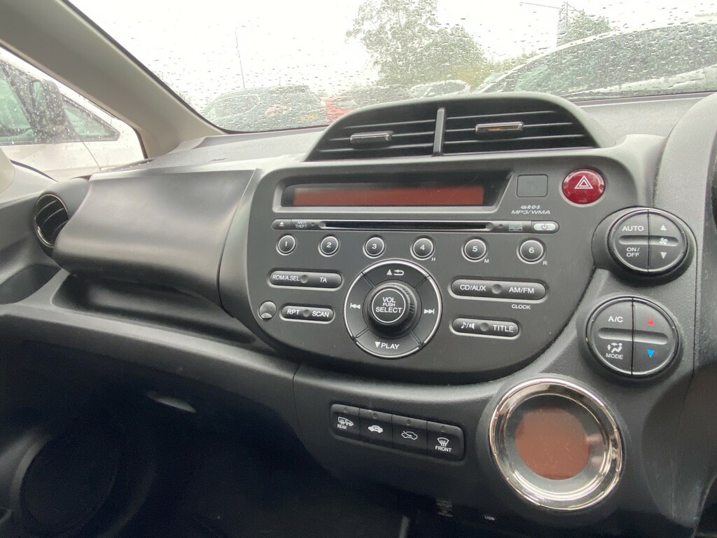 Honda Jazz Hatchback 1.4 I-vtec Es Plus 201363 Red #3