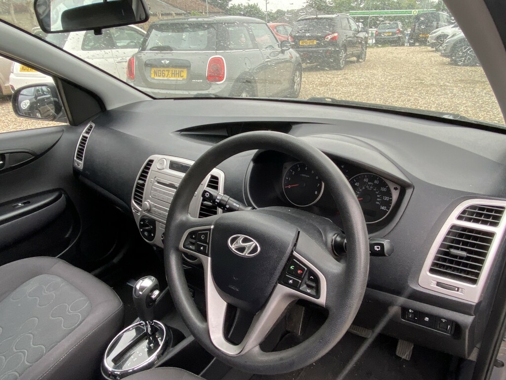 Hyundai I20 Red #10