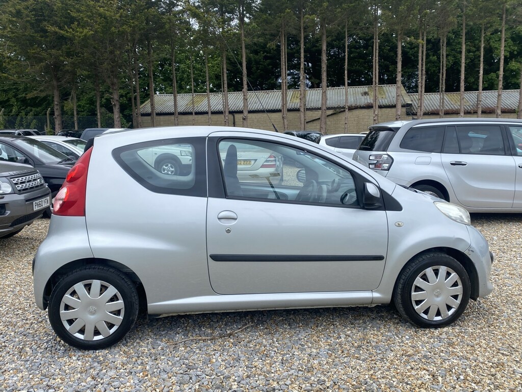 Peugeot 107 Hatchback 1.0 12V Urban 200707 Silver #2