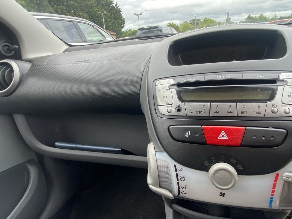 Peugeot 107 Hatchback 1.0 12V Urban 200707 Silver #5