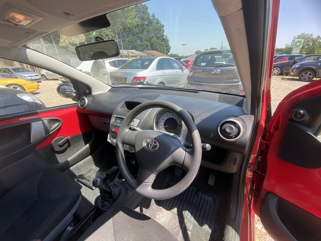 Toyota Aygo 1.0 Vvt-i Red #5