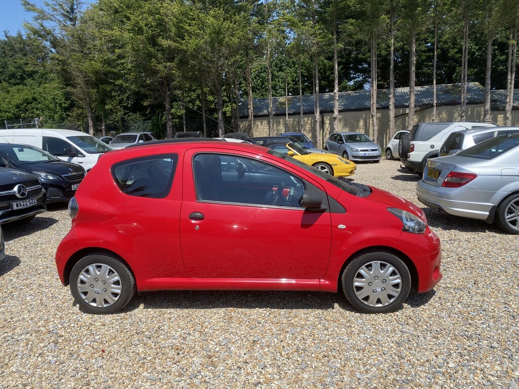 Toyota Aygo 1.0 Vvt-i Red #2