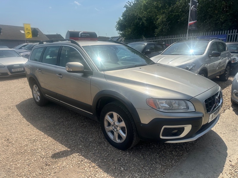 Volvo XC70 2.0 D3 Es Geartronic Gold #2