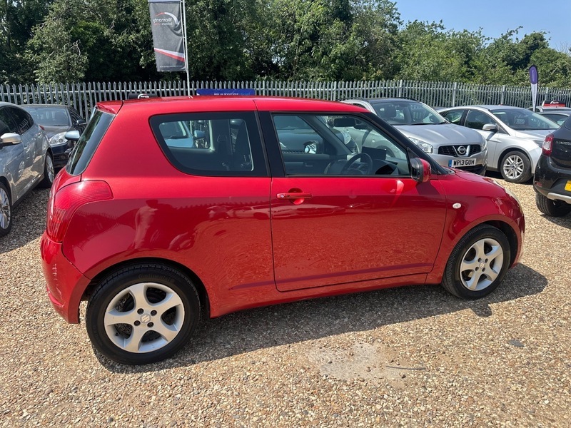 Suzuki Swift 1.5 Glx Hatchback Red #4