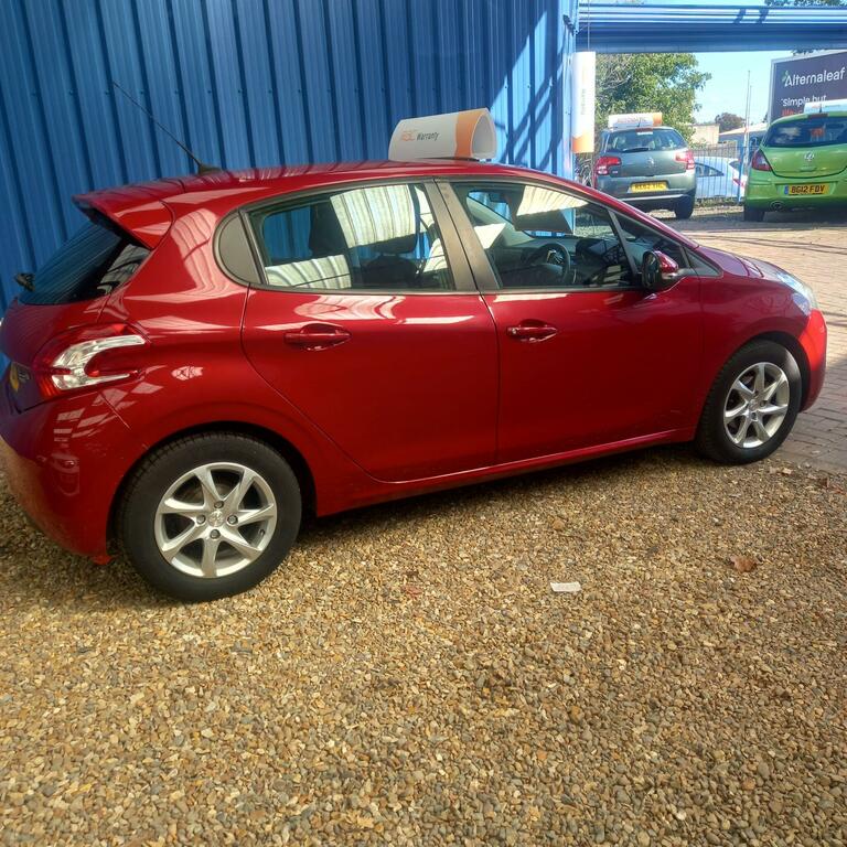 Peugeot 208 1.4 E-hdi Active Egc Euro 5 Ss Red #4