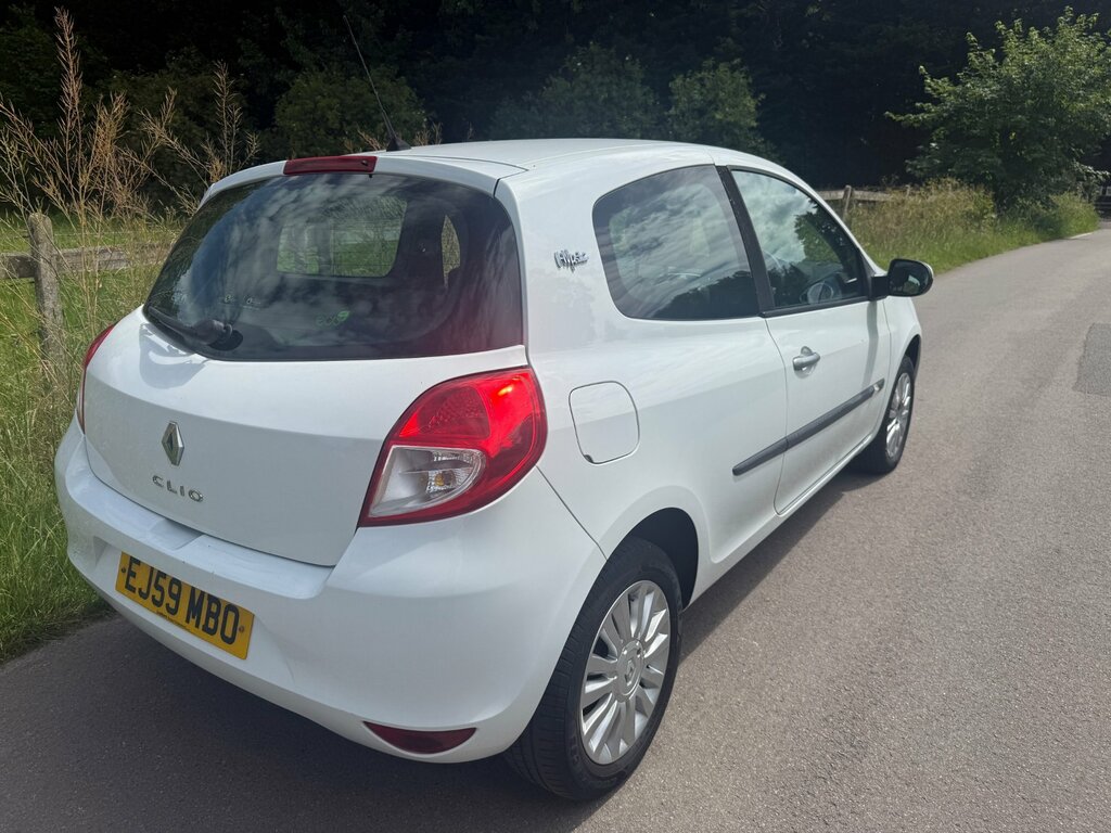 Renault Clio 1.2 I-music Hatchback Euro 5 75 White #4