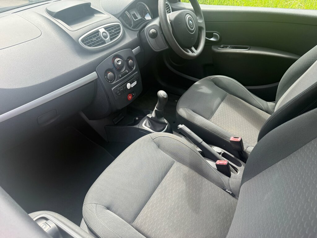 Renault Clio Estate 1.2 16V Dynamique Sport Tourer 200909 Red #9