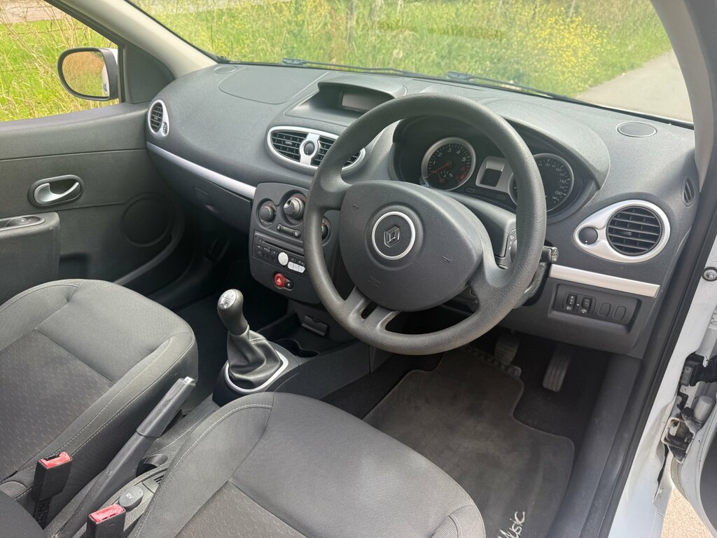 Renault Clio Estate 1.2 16V Dynamique Sport Tourer 200909 Red #12